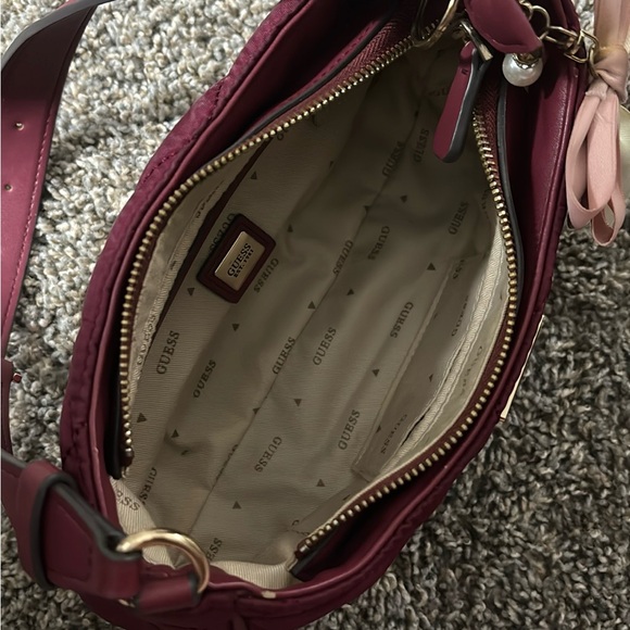Rare Guess Little Bay Quilted Shoulder Bag merlot red - Picture 4 of 4